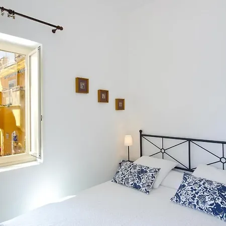 Casa Leonilde 4, Emma